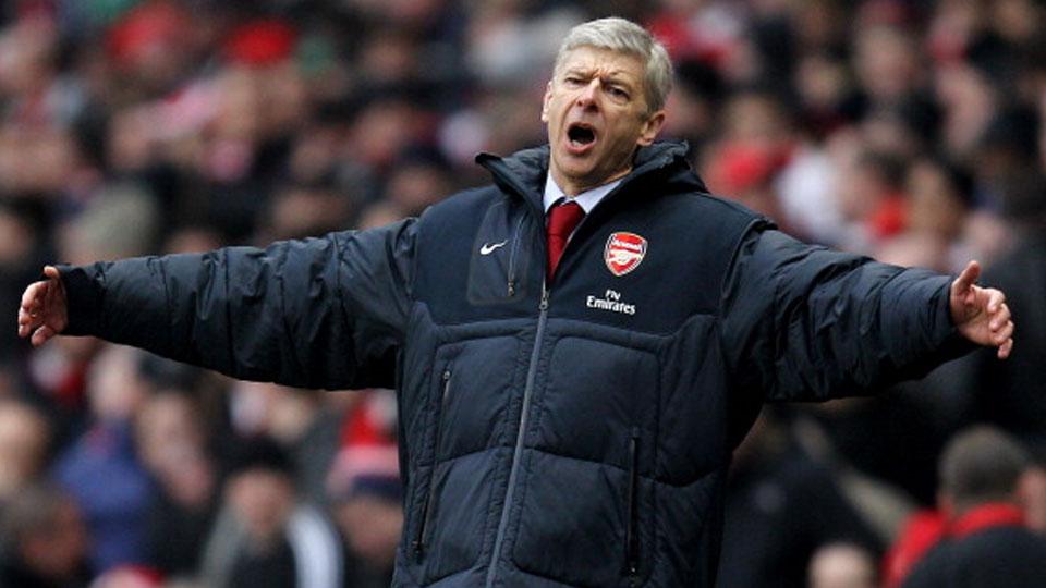 Arsene%20Wenger%20tampak%20frustasi%20dengan%20penampilan%20anak%20asuhnya%20yang%20kurang%20bagus.